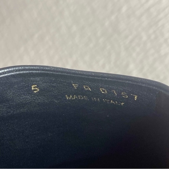 Supreme x Louis Vuitton Hugh Slippers 'Black'
Size 5 - Picture 6 of 9